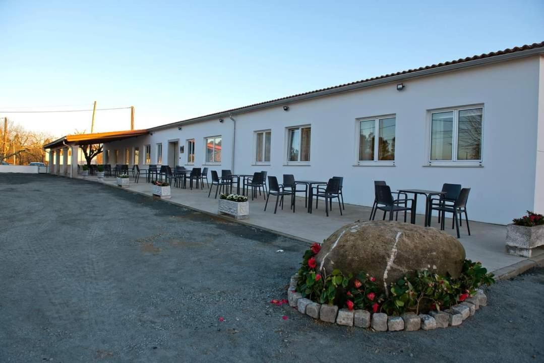 Hotel La Puerta De Arzúa Exteriör bild